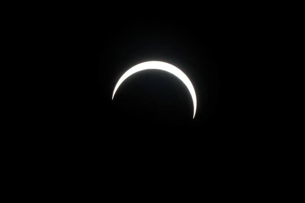 Eclipse solar que oscurecerá Suramérica alcanza tierra en Chile: Una "coincidencia celestial"