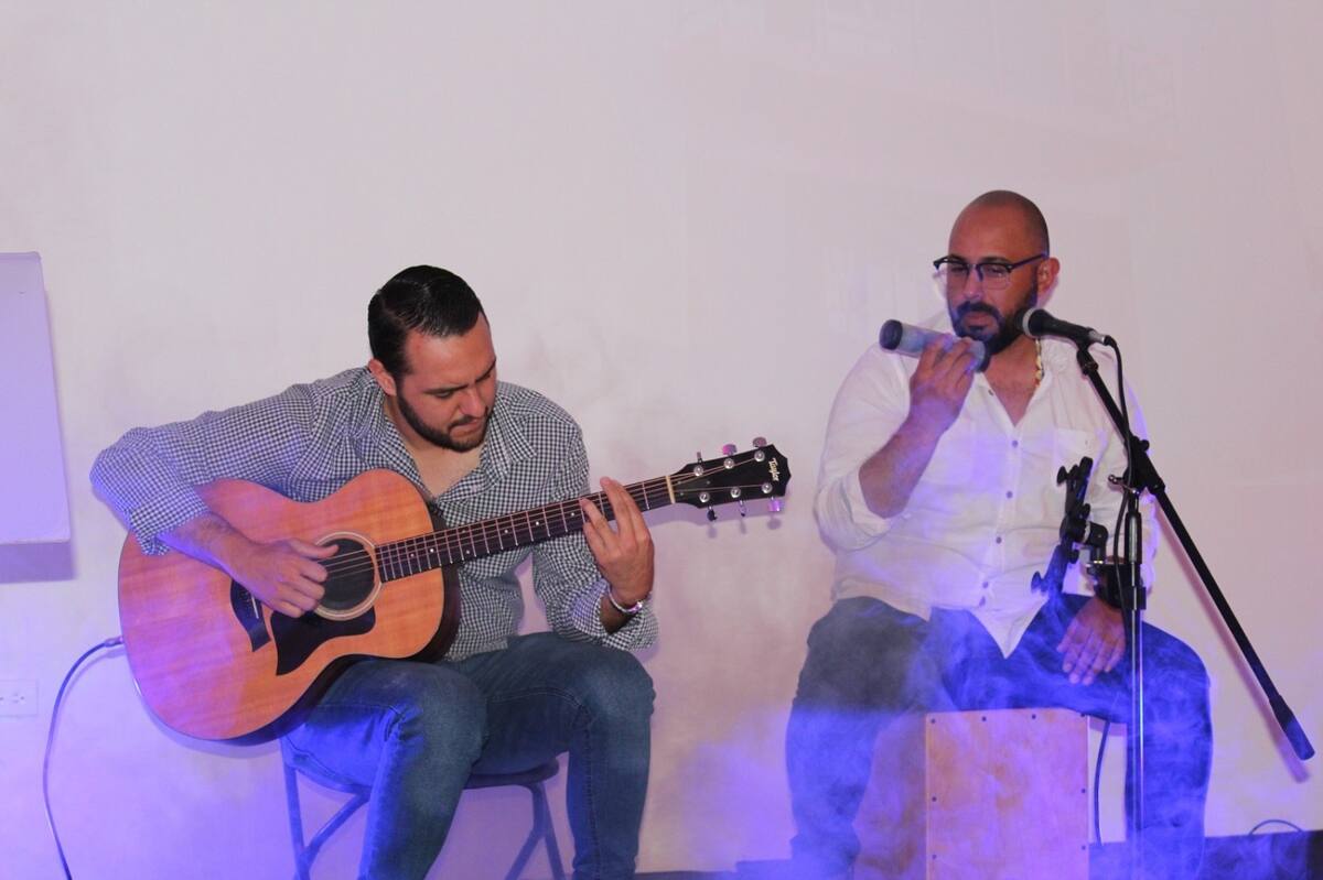 El festejó inició con la presentación del grupo “D´Amore”.