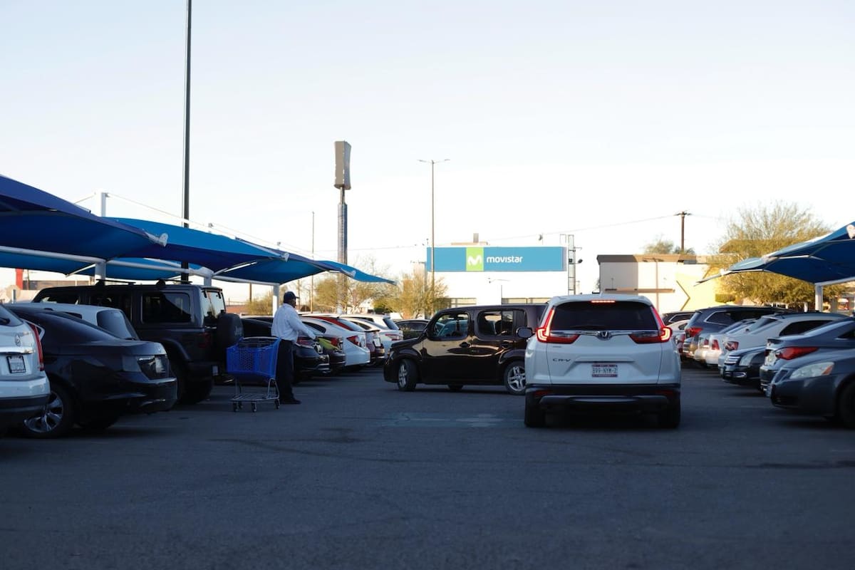 Guardias de Plaza Galerías toman fotos a placas por seguridad, aseguran autoridades