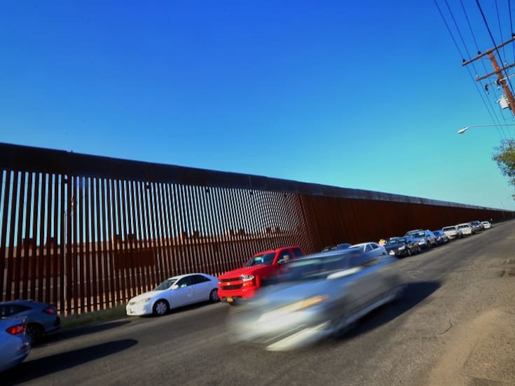 Hasta 90 minutos de espera para cruzar a Estados Unidos desde Mexicali