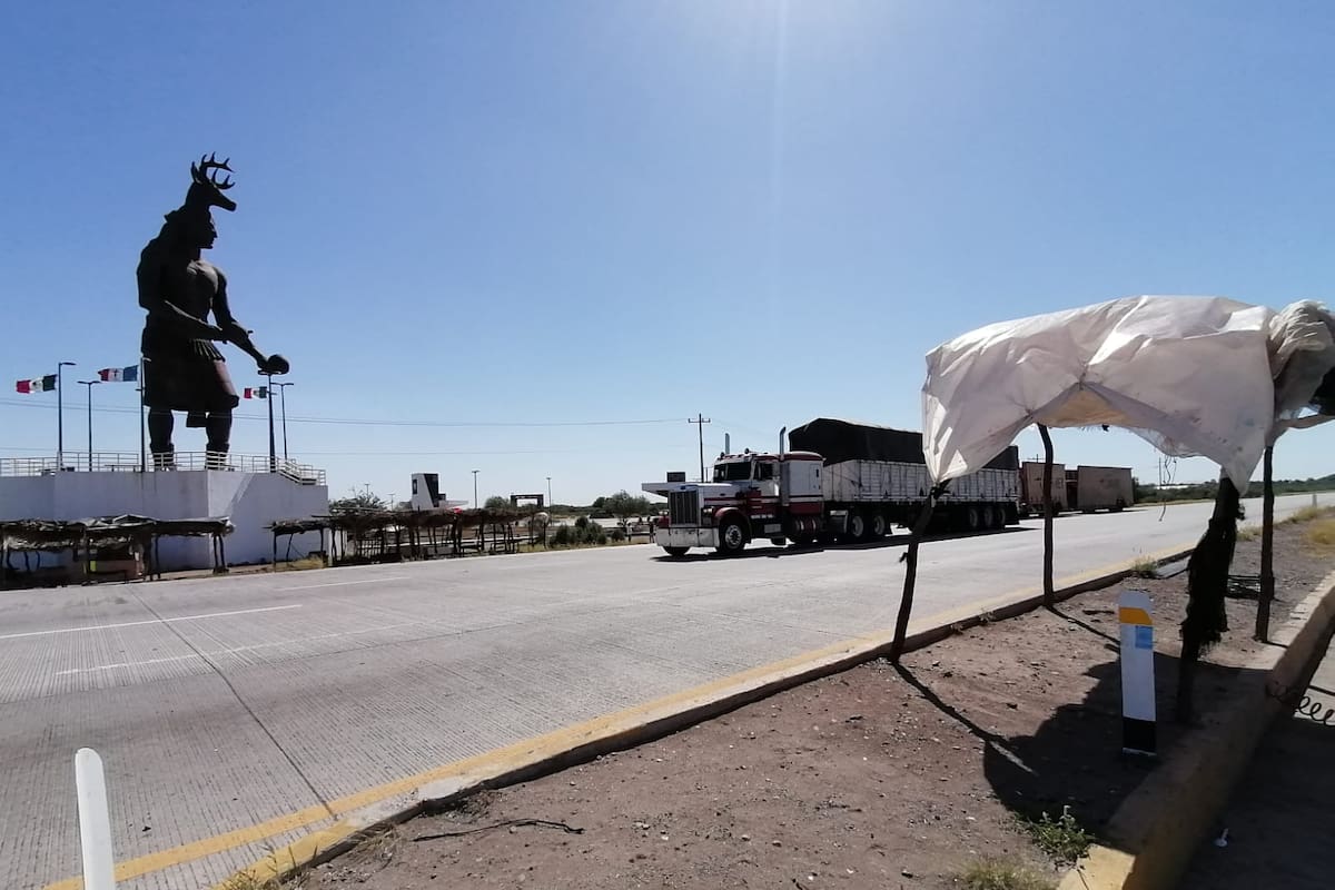 Quitan yaquis bloqueo de Loma de Guamúchil
