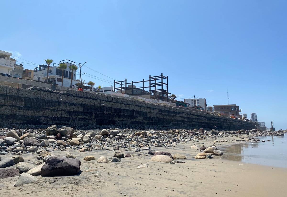 Las labores en el malecón siguen enfocadas al muro de contención.