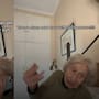 La apodan la abuela Tinder: consigue fotos de los nietos de sus amigas para encontrarle novio a su nieta