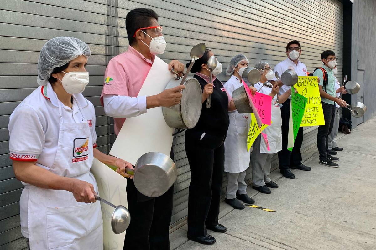 “Abrir o Morir” grito de auxilio de restauranteros que se manifiestan con “cacerolazo”