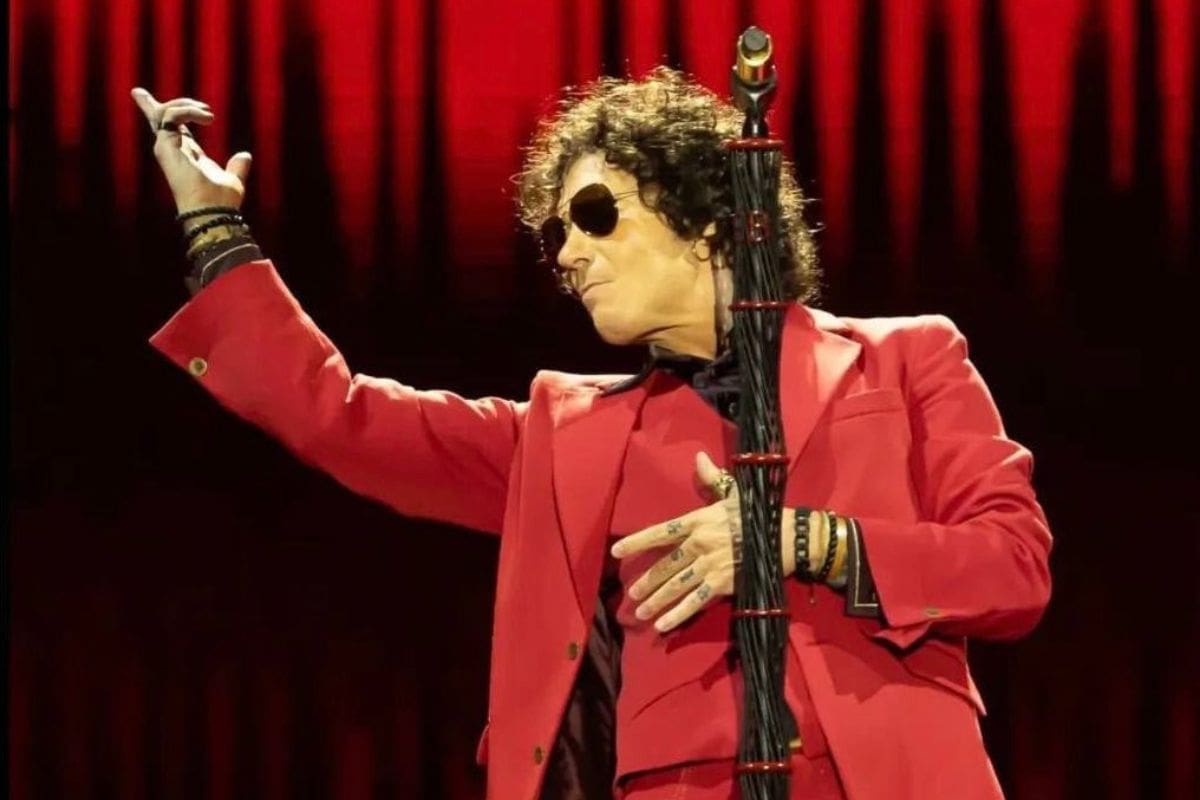 Enrique Bunbury explota contra fan por grabarlo con el celular en pleno concierto
