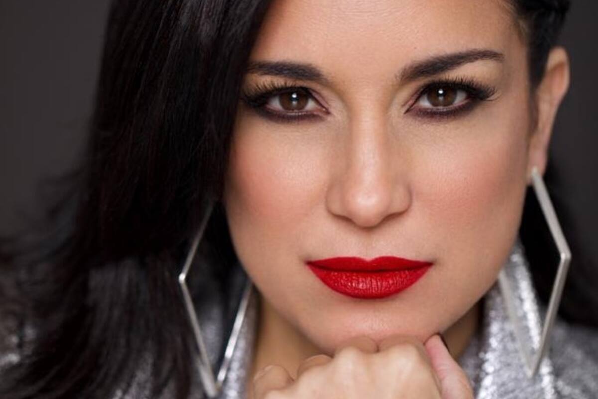 Fans de 'Bad Bunny' amenazan de muerte a la cantante venezonala Karina