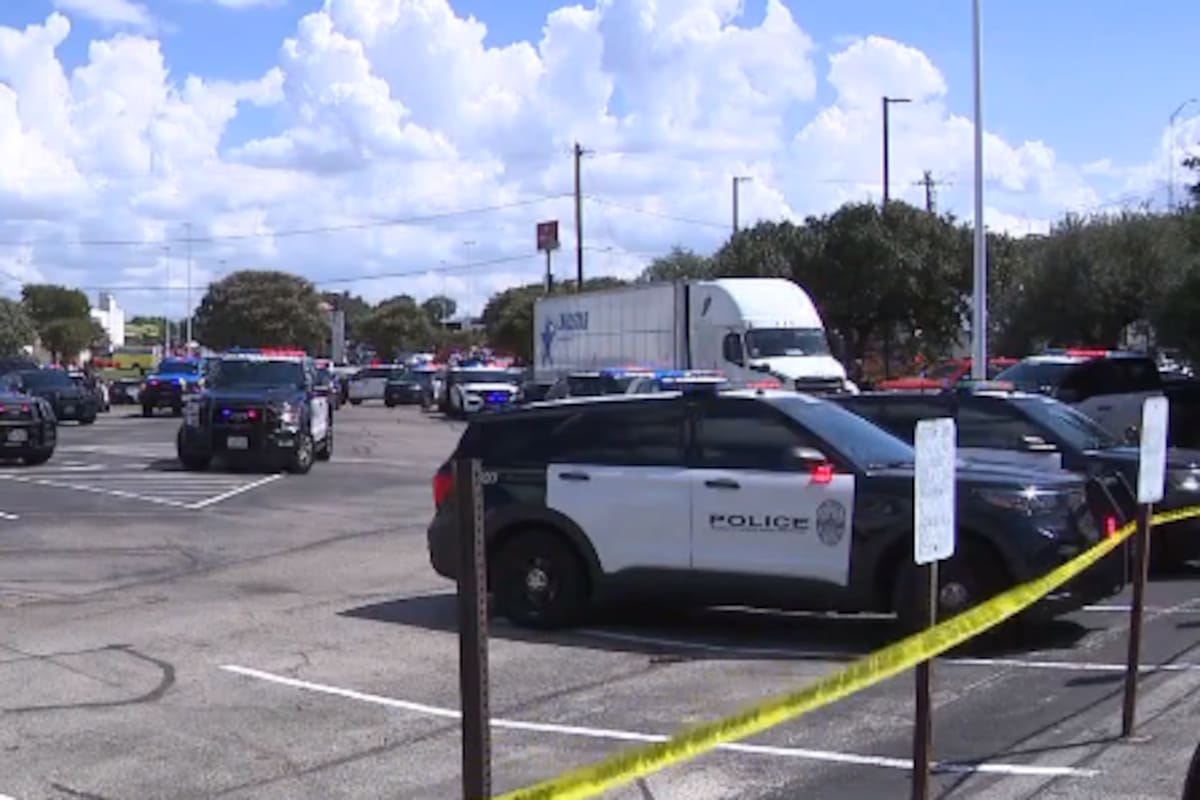 Tiroteo en Texas deja tres muertos, incluyendo un niño, en estacionamiento de tienda comercial