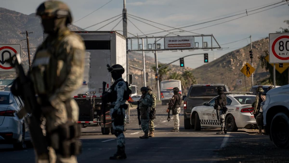 Localizan cuerpo envuelto en cobija con mensaje en Villa del Campo