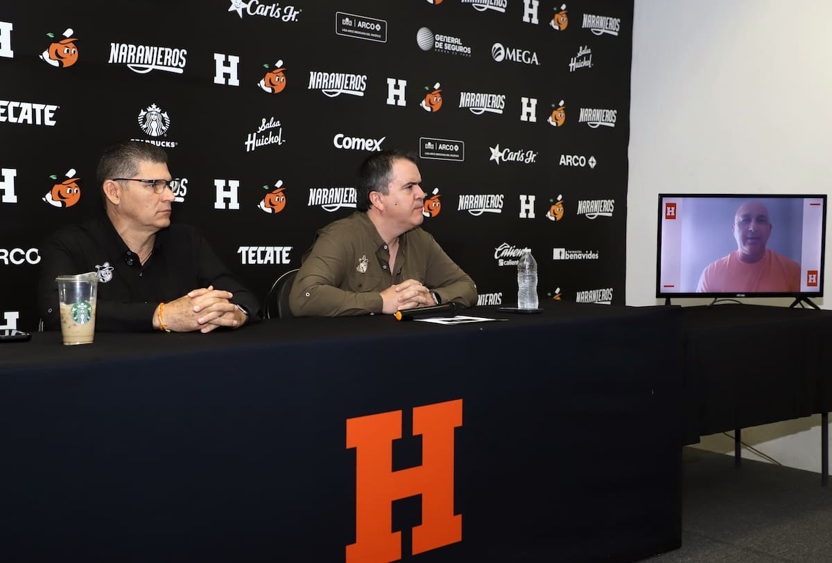 Conferencia de Naranjeros de Hermosillo; 'Cheo' Moreno vía remota. (Foto: Cortesía Naranjeros)