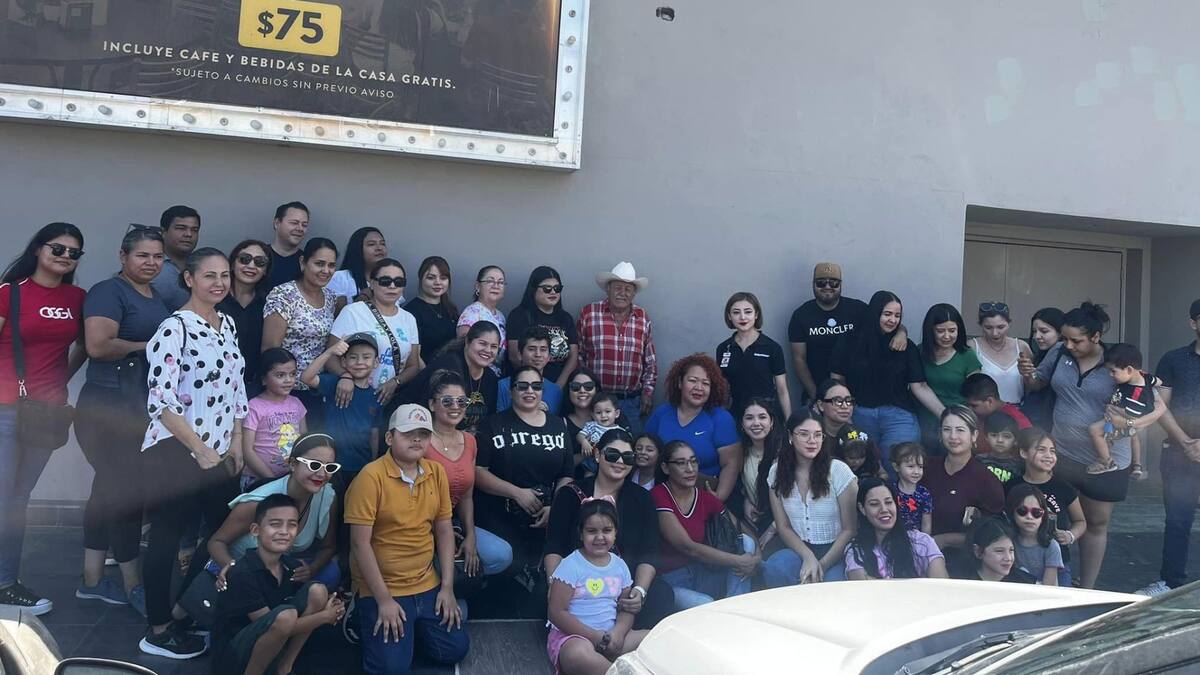 Cada vez son más, ayudando a los adultos mayores de CO que se dedican al ambulantaje / Cortesía