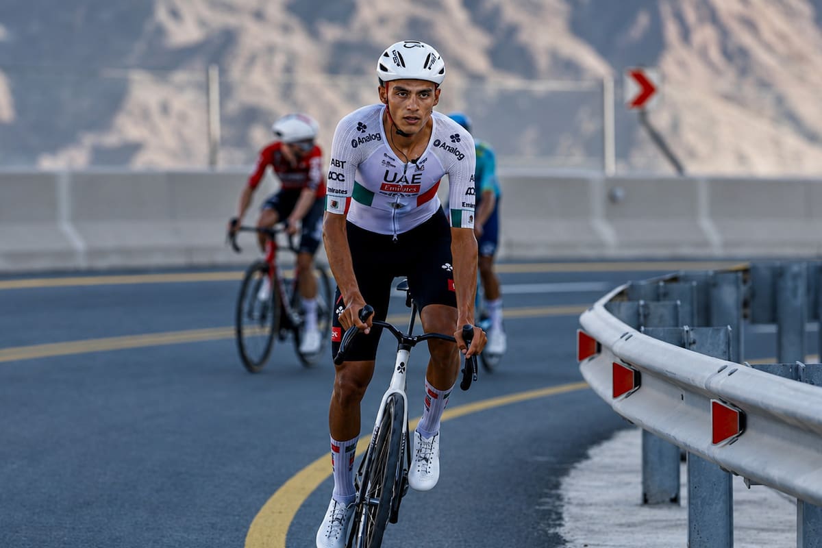 Isaac del Toro sufre caída y problemas con su bicicleta en la Cyclassics de Hamburgo 2026; ¿en qué lugar terminó?