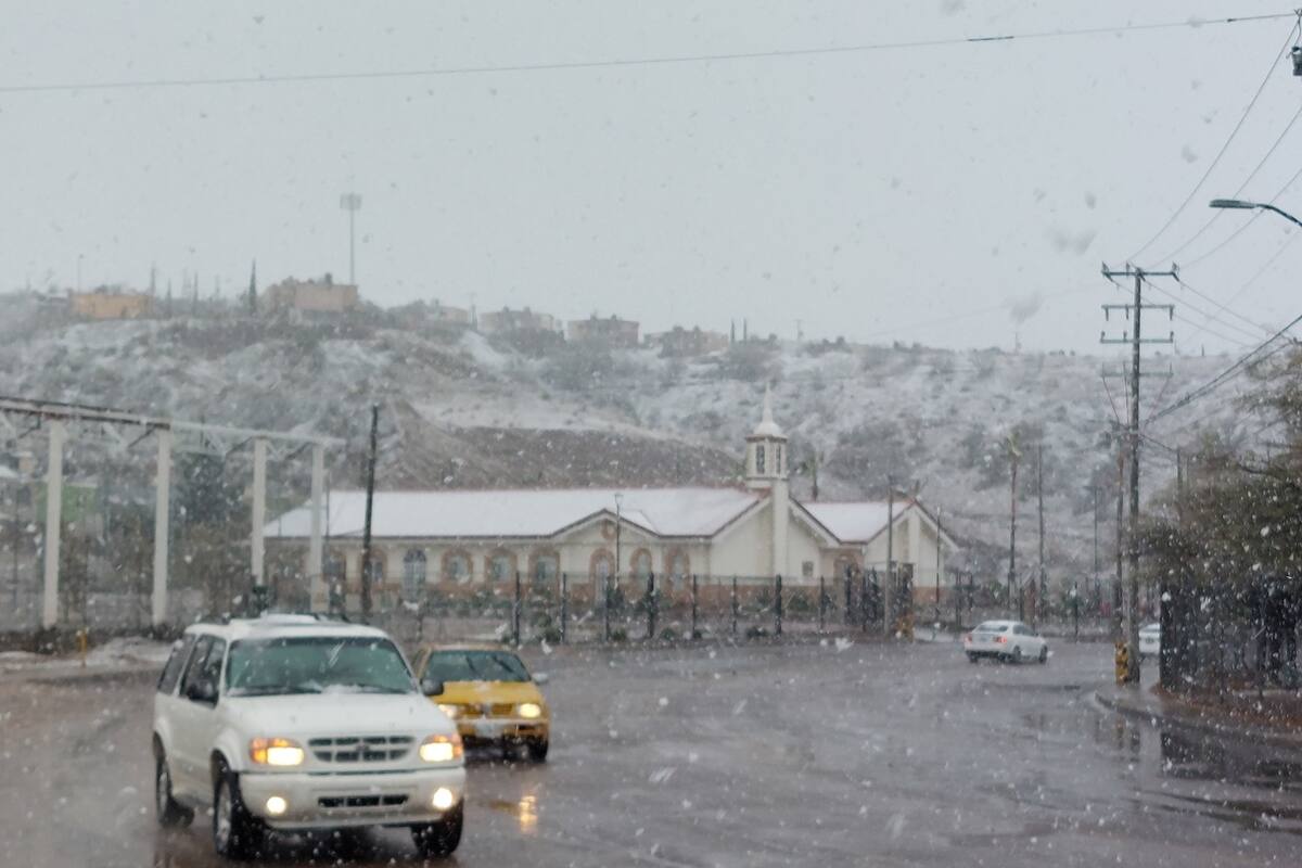Cae intensa nevada en Cananea y sus alrededores