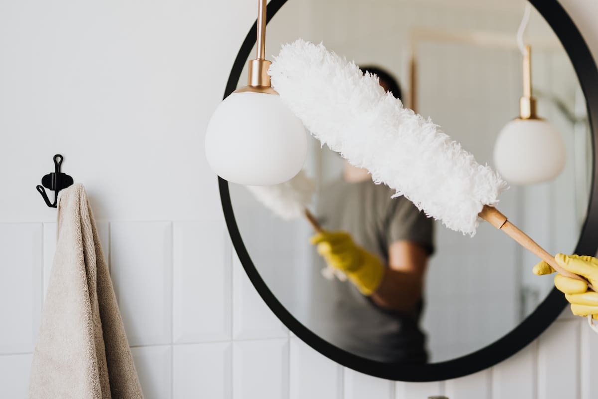 Un método japonés para eliminar el polvo rápido y sin esfuerzo: la clave está en la rutina, no en la maratón de limpieza