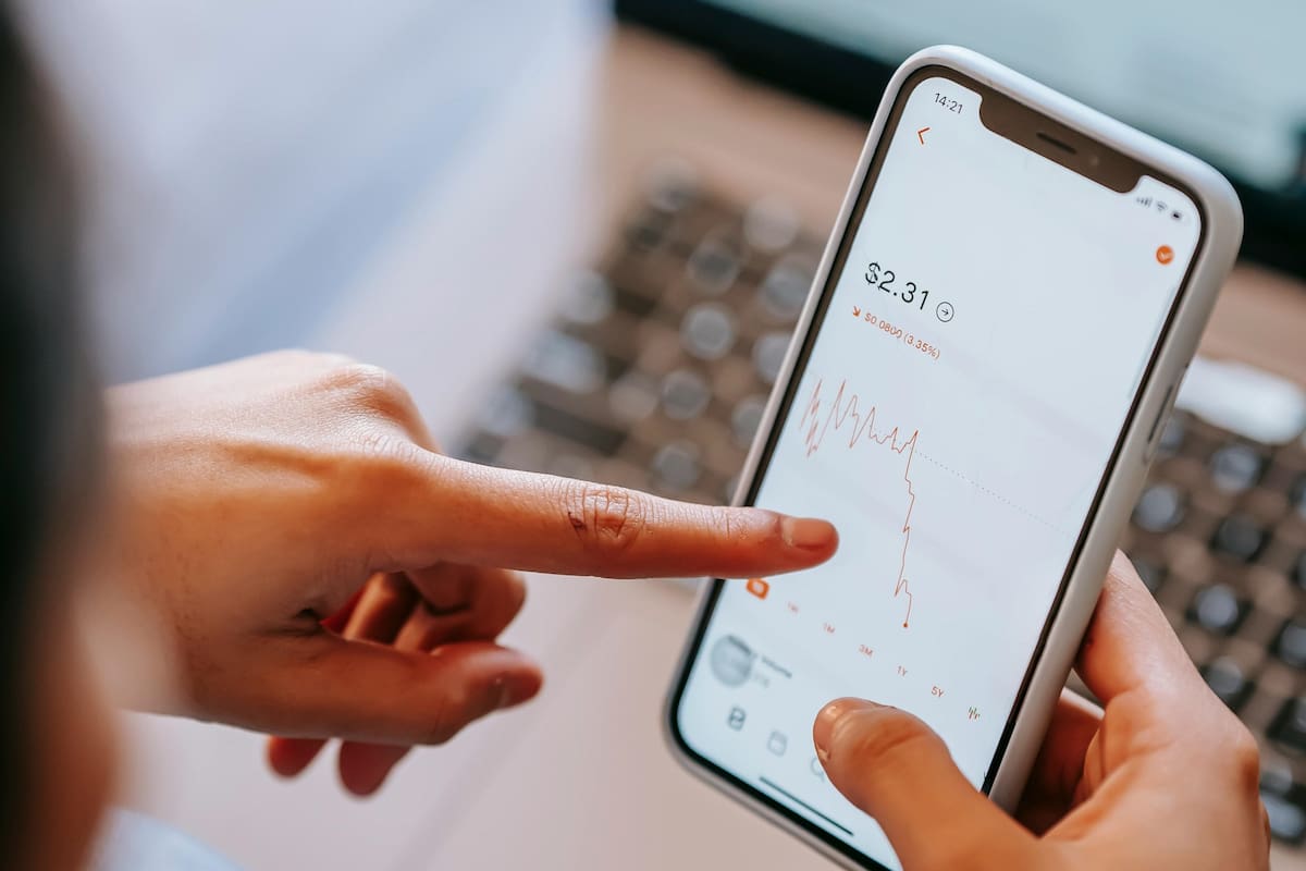 Todo lo que necesitas saber para empezar a ahorrar e invertir: Guía para principiantes