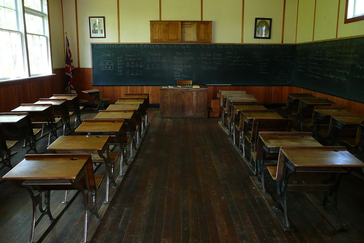 Padres de jóvenes que intoxicaron a compañero en SLRC hablan con madre de víctima
