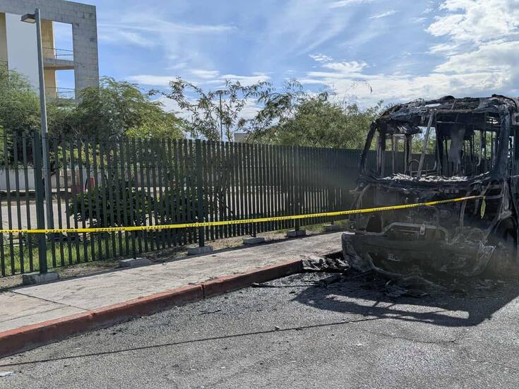 Camión urbano quedó calcinado por un incendio en Hermosillo