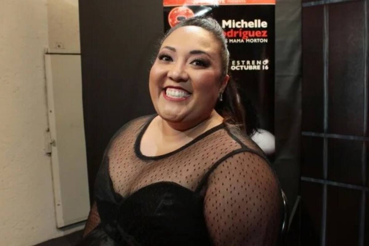 Michelle Rodríguez "cotorrea" con sus amigos en "Encántame de noche"