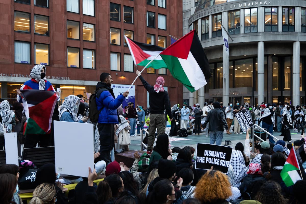 Fotógrafos de WSN documentaron las protestas y la actividad policial el día en que se instaló el “Campamento de Solidaridad con Gaza” en la Plaza Gould. (Abril, 2024)
