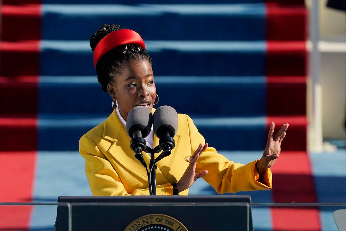 Amanda Gorman recita un poema durante la ceremonia de investidura del presidente Joe Biden frente al Capitolio estadounidense, en Washington, el miércoles 20 de enero del 2021. (AP Foto/Patrick Semansky, Pool)