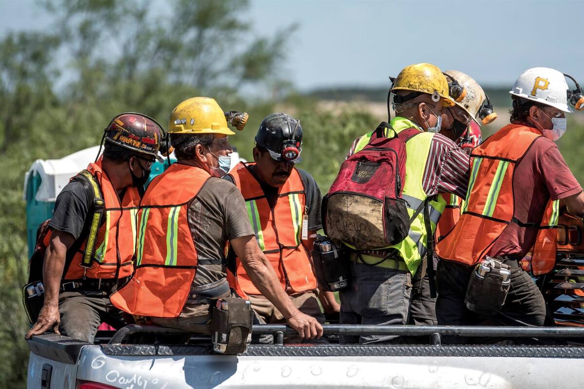 ¡Falta uno! Rescatan cuerpo de sexto minero atrapado en Coahuila