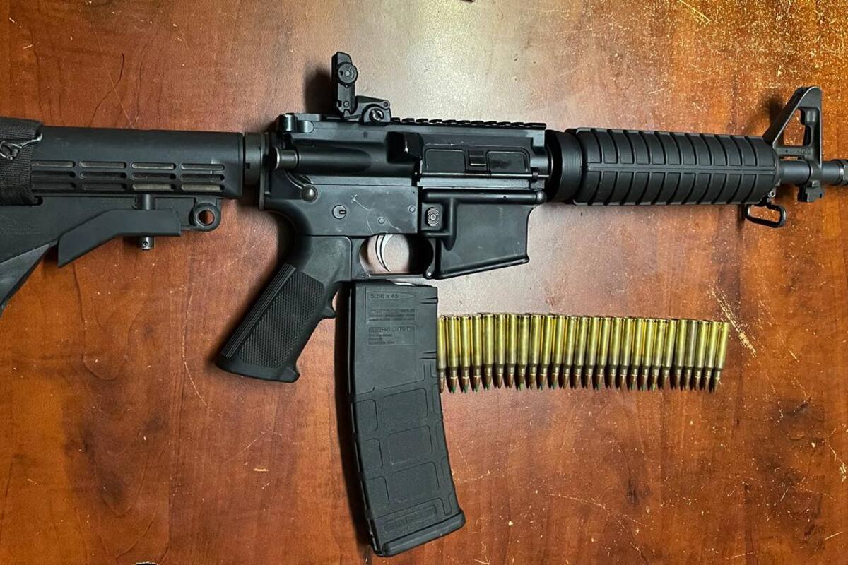 Aseguran a dos con rifle, cartuchos y droga, en el valle de Mexicali