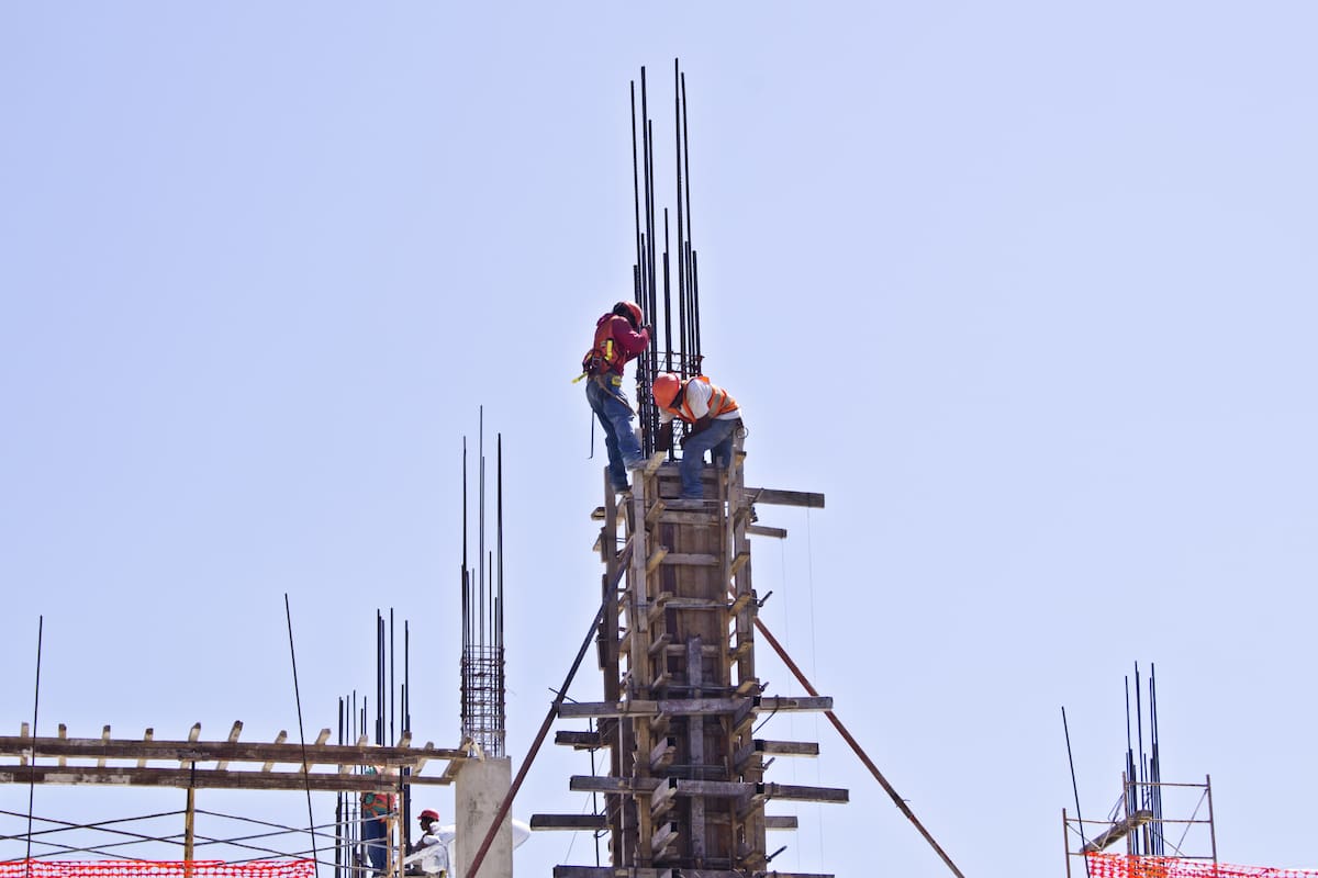 Mientras México tendrá una jornada laboral de 46 horas en 2027, Colombia ya limita la semana de trabajo a 42 horas tras completar una reducción gradual de seis horas sin disminuir salarios