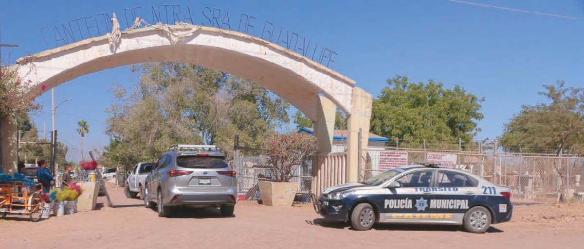 Se esperan 30 mil vehículos en los panteones de Cajeme. FOTO: MAYRA ECHEVERRÍA
