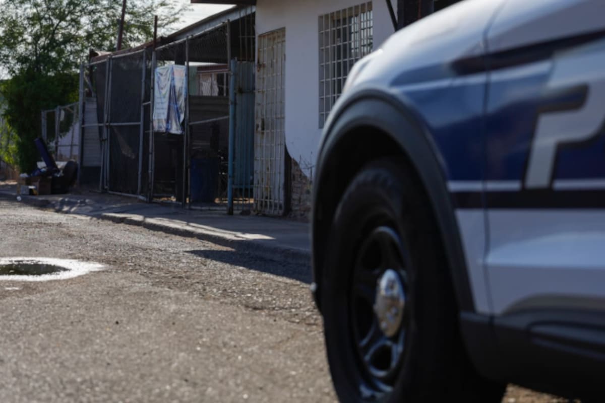 Policías le disparan a hombre que los atacó con un cuchillo durante un caso de violencia familiar en Mexicali