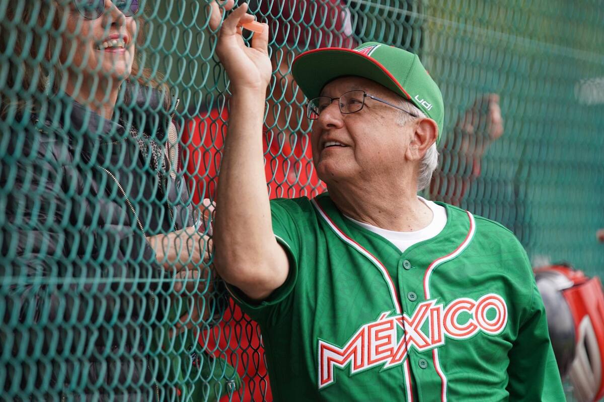 Equipo de AMLO derrota al del ex naranjero Vinicio Castilla en un amistoso de beisbol