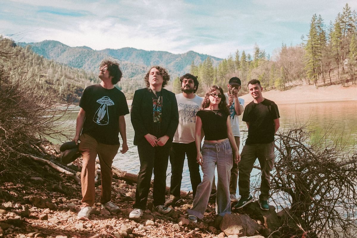 Ramona estrena álbum “Portales” y comienza gira de un mes en Estados Unidos