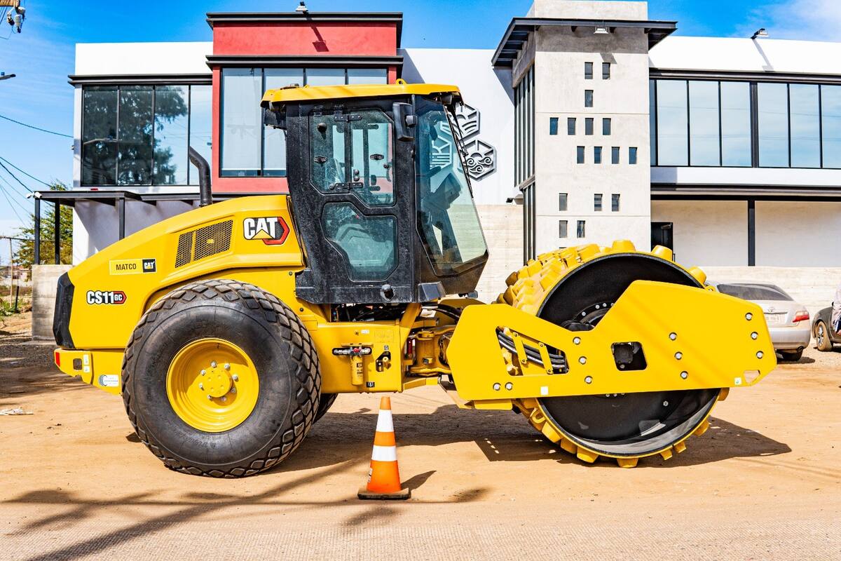 Llega a San Quintín Compactador de suelos vibratorio