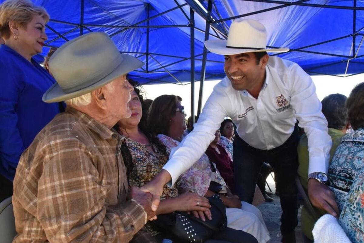 Resalta Armando Ayala 20 mil toneladas de asfalto en pliego petitorio entregado a AMLO