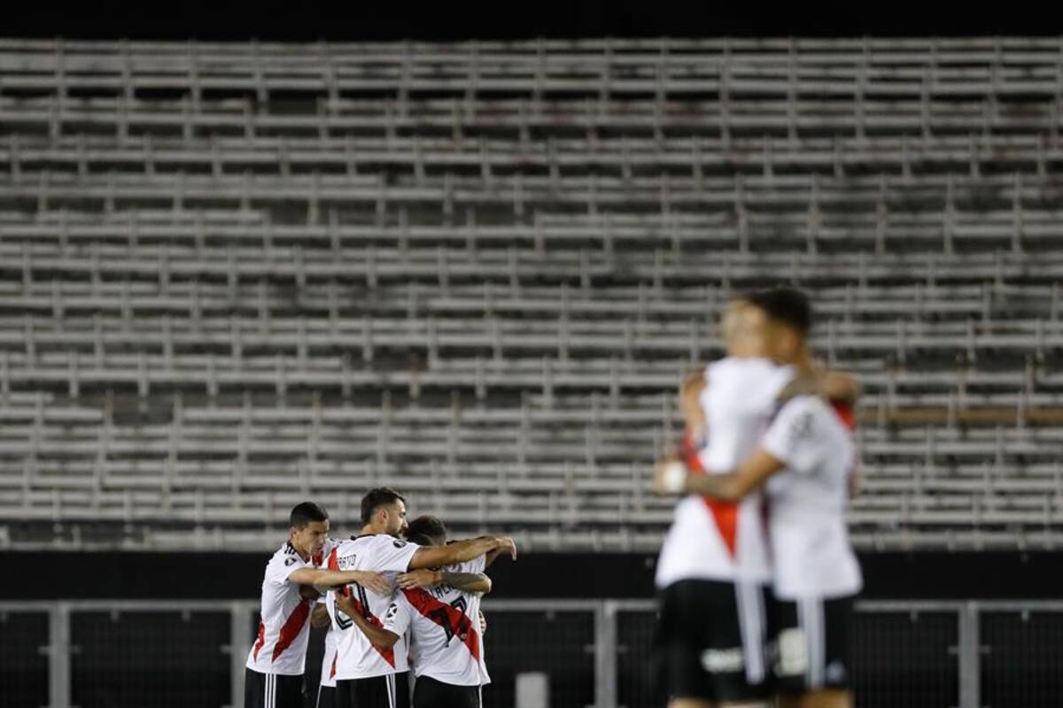 Muerte de José Luis Brown rasga playeras en futbol argentino
