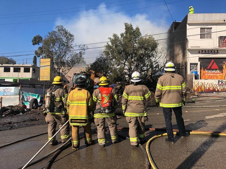 Comunidad y empresarios se unen para dotar de equipo a Bomberos de Rosarito