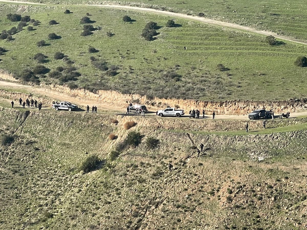 Aseguraron nueve armas y más de 100 cartuchos tras perseguir a los agresores hasta un cañón y una colonia cercana. Foto: Cortesía