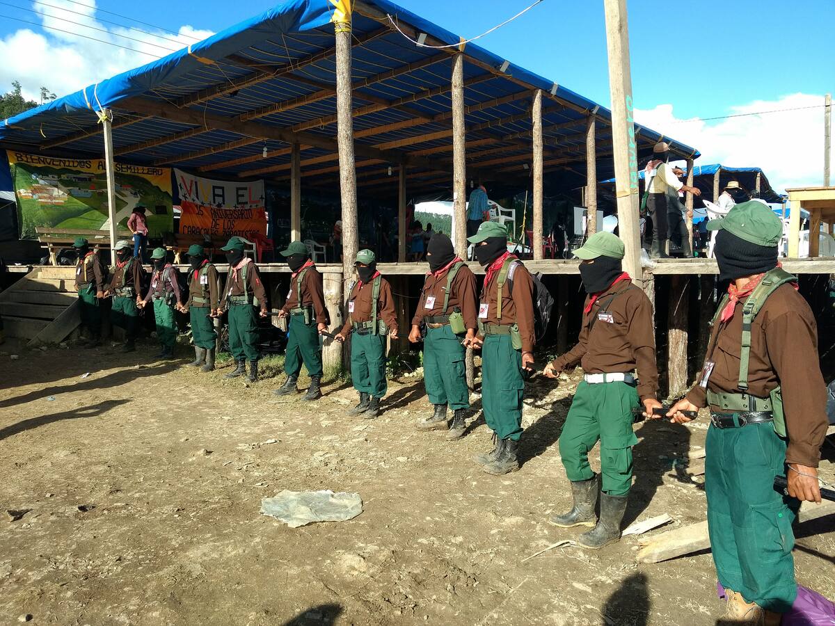 Fotografía del 9 de agosto de 2018, que muestra a miembros del Ejercito Zapatista de Liberación Nacional (EZNL), durante una reunión en el municipio de Altamirano en el estado de Chiapas (México). EFE/Eduard Ribas/Archivo