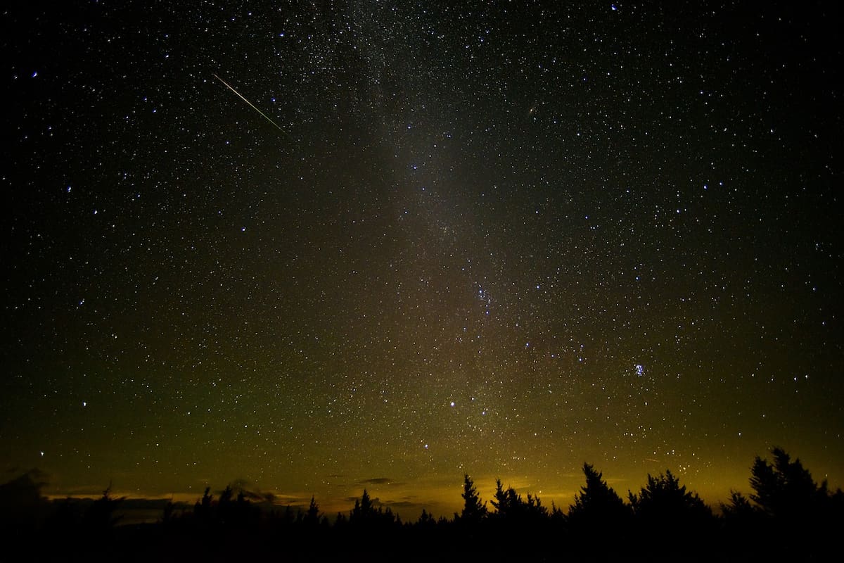 Cuándo y cómo ver la primera lluvia de estrellas de octubre en México