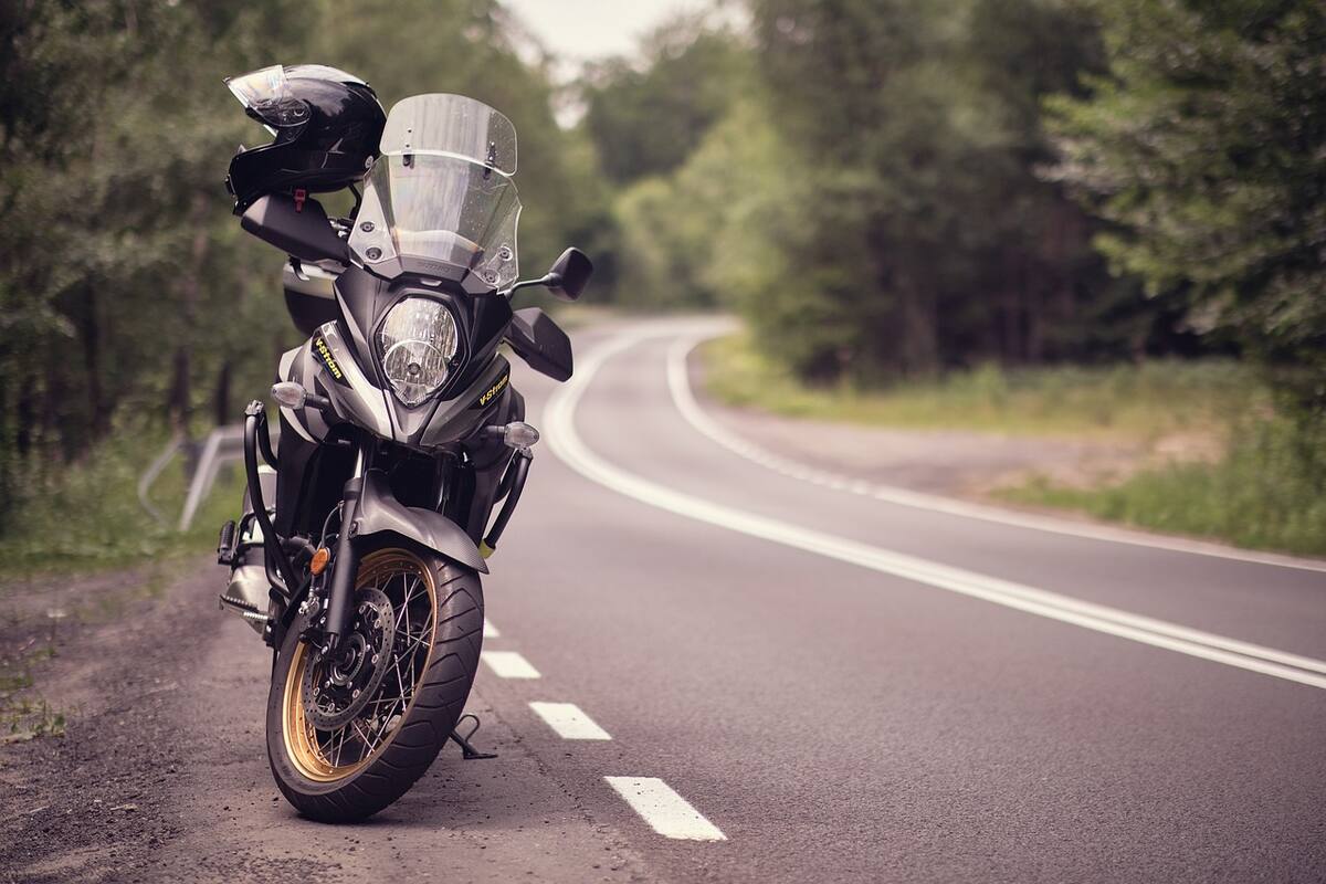 ¿De cuánto es la multa por manejar motocicleta sin seguro?