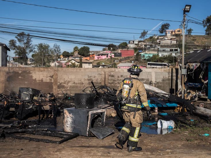 Incendio consume dos casas y afecta una más en “La Villa Haitiana”