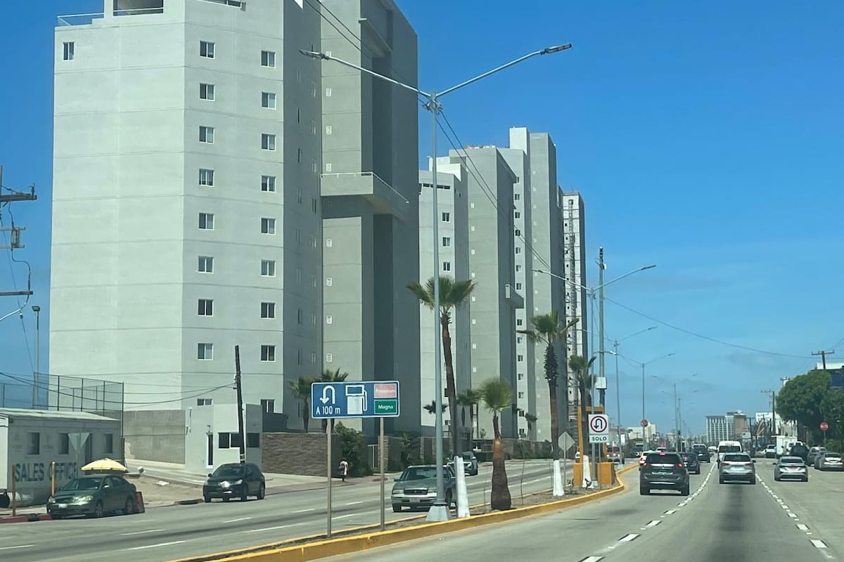 Cierran accesos a la playa del bulevar Popotla