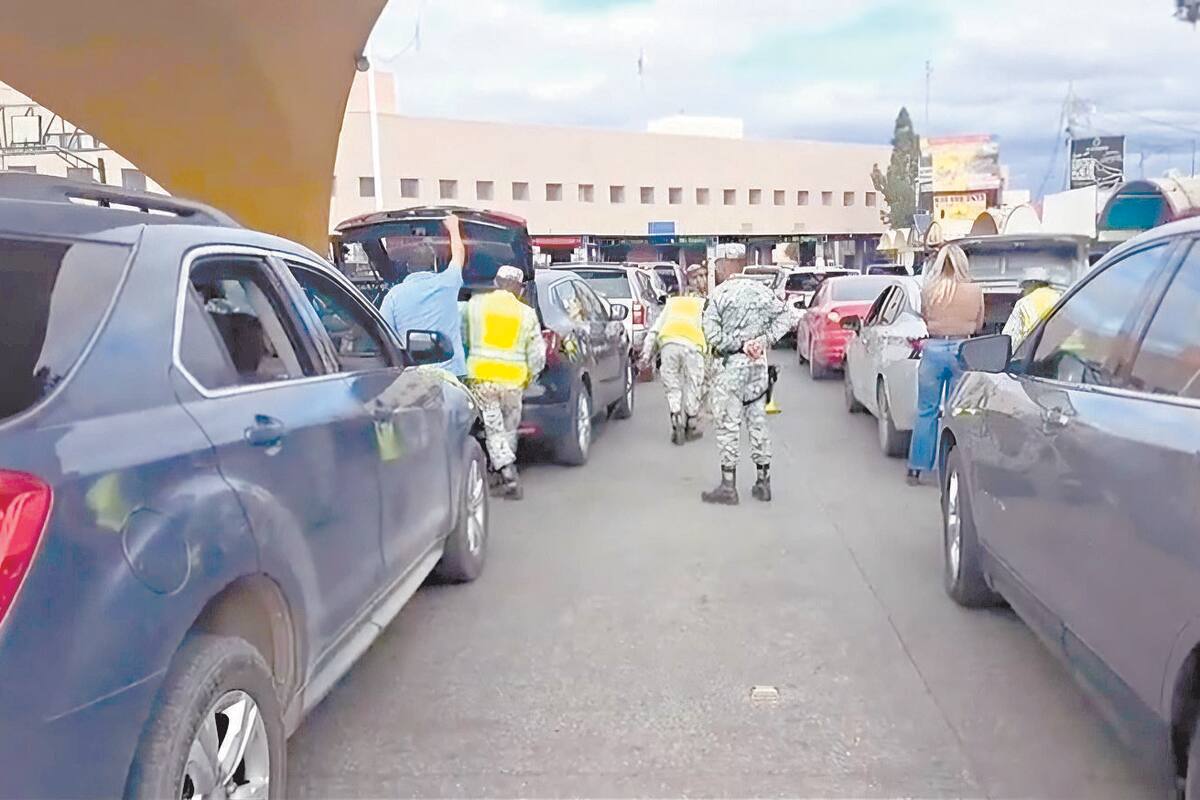 Instalan retén militar en cruce internacional de Nogales