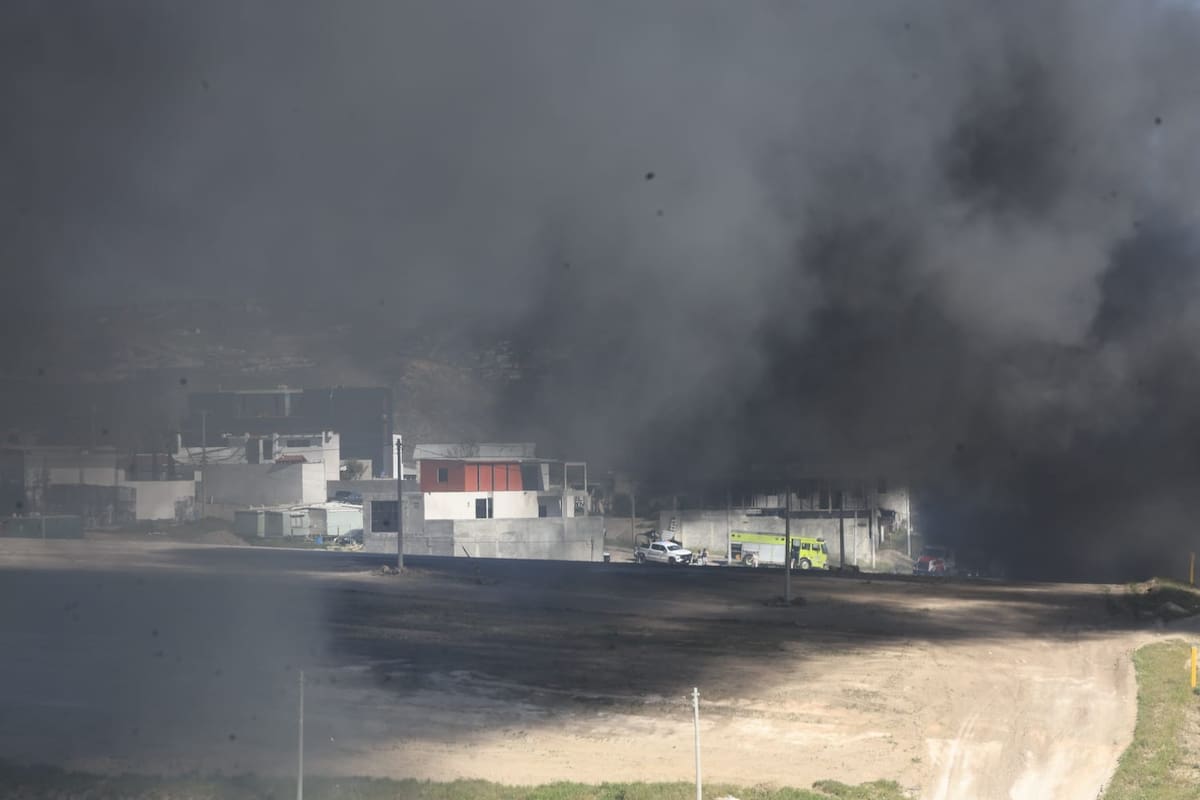 Incendio en ducto de Pemex provoca evacuaciones en Rosarito