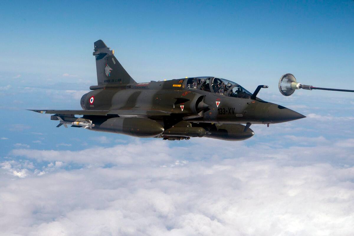 Foto archivo. Caza Mirage 2000 D preparándose para ser reabastecido en vuelo sobre el Mediterráneo. | Crédito: EFE/ECPAD
FOTOGRAFÍA CEDIDA.