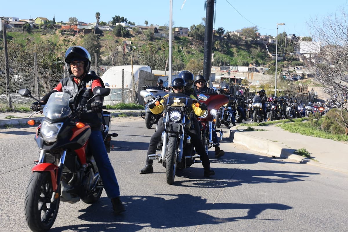 Motociclistas de la frontera se unen en el “MoTOYcycle 2026”; llevan alegría a niños de Tijuana