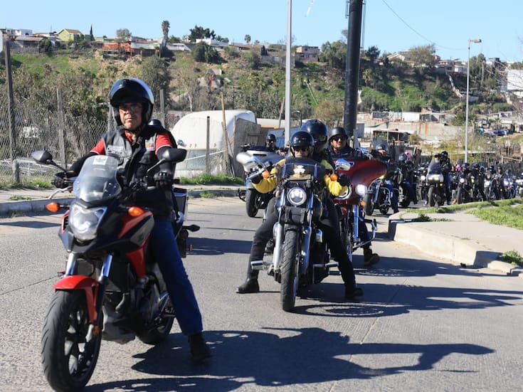 Motociclistas de la frontera llevan alegría a niños de Tijuana con en el “MoTOYcycle 2026”