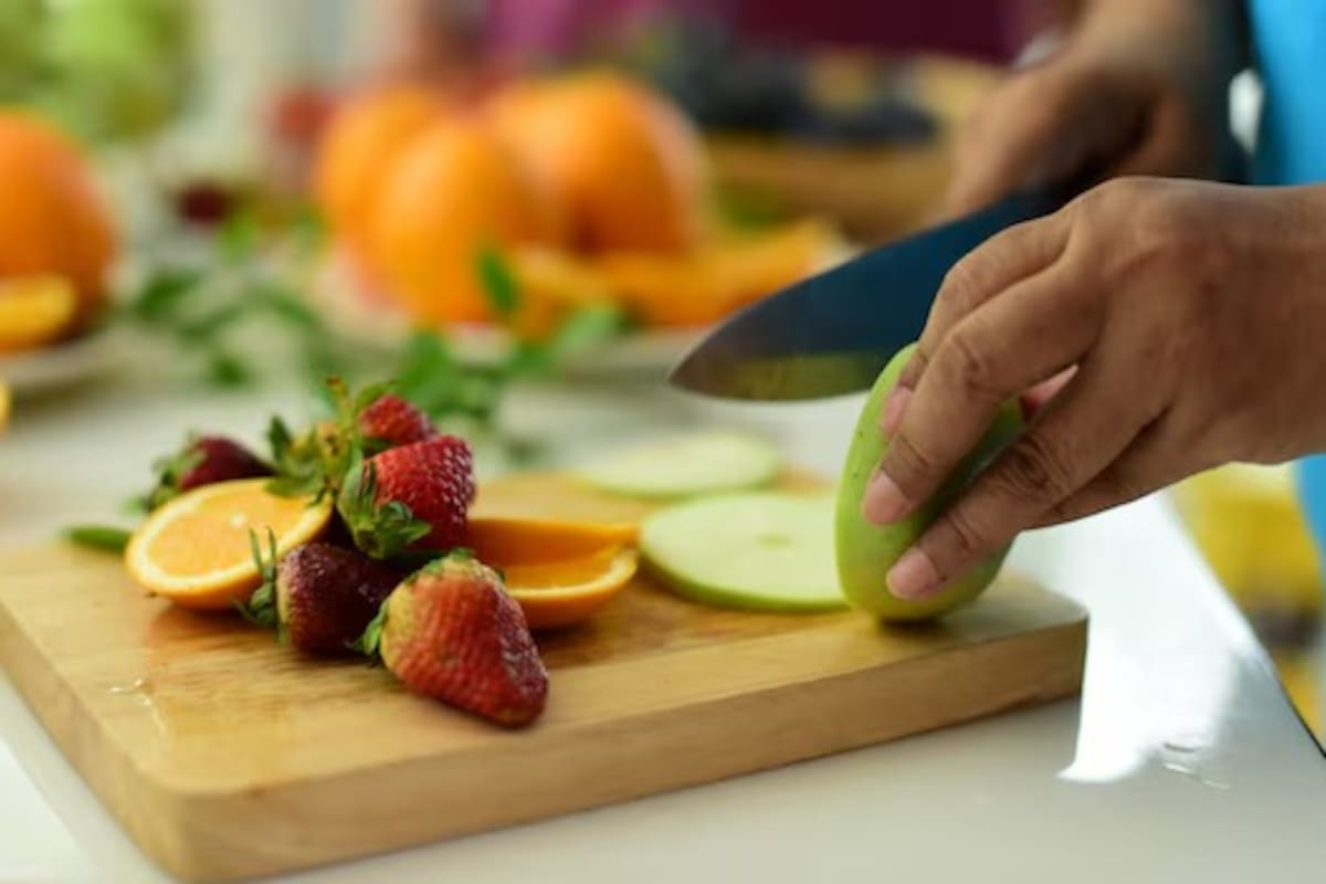 Mujer latina instala puesto de frutas en ánden del Metro de Nueva York, video se vuelve viral en X