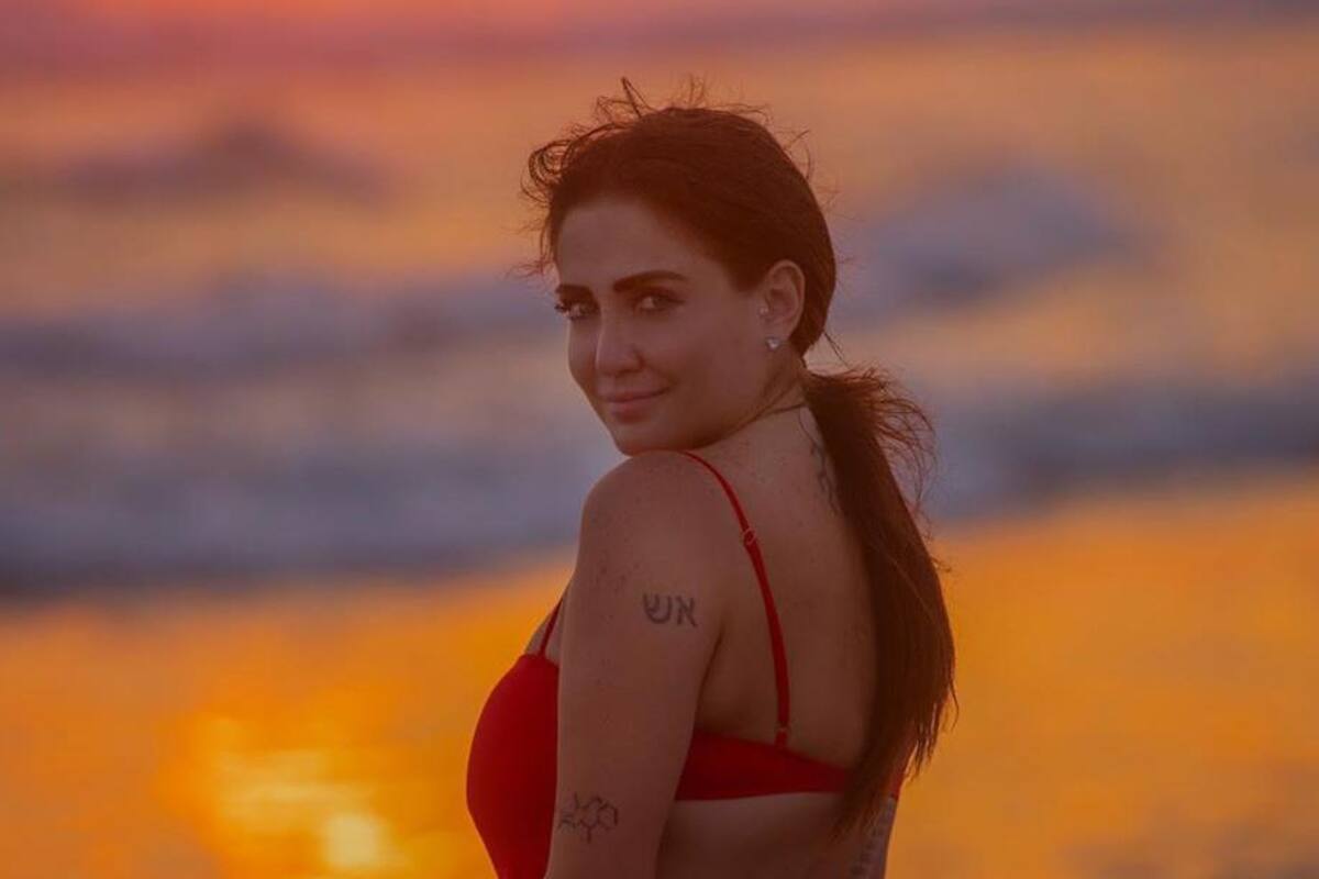Celia Lora recuerda vacaciones en Acapulco con sexys fotos