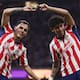 Chivas golea a Pumas y se apodera del liderato