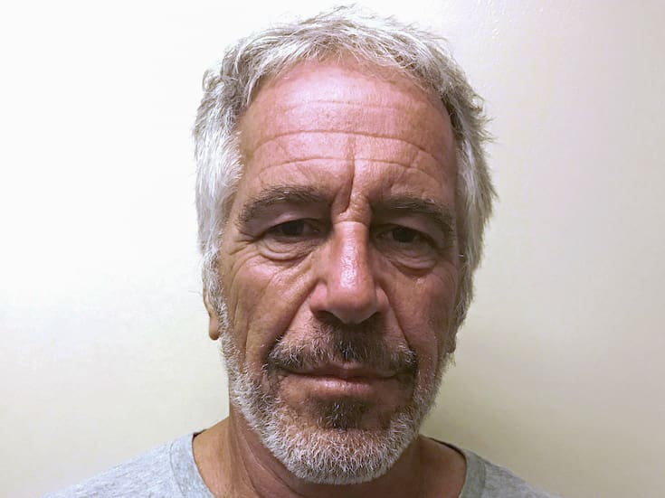 La médica que practicó la autopsia de Jeffrey Epstein explica en un testimonio oficial por qué concluyó suicidio, pese a las dudas de otro patólogo y de la familia
