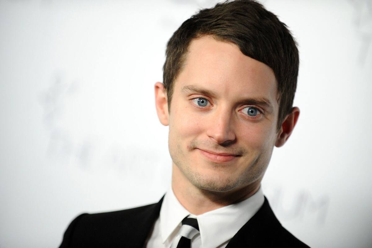 Elijah Wood insinúa su matrimonio y expresa su gratitud hacia su esposa